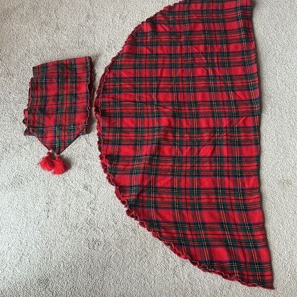 Tartan Plaid Round Tablecloth with Tasseled Runner! - Picture 7 of 11